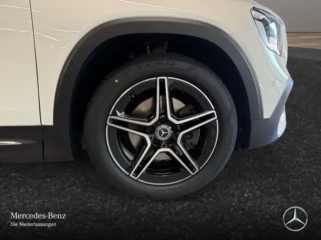 Mercedes-Benz GLB 220