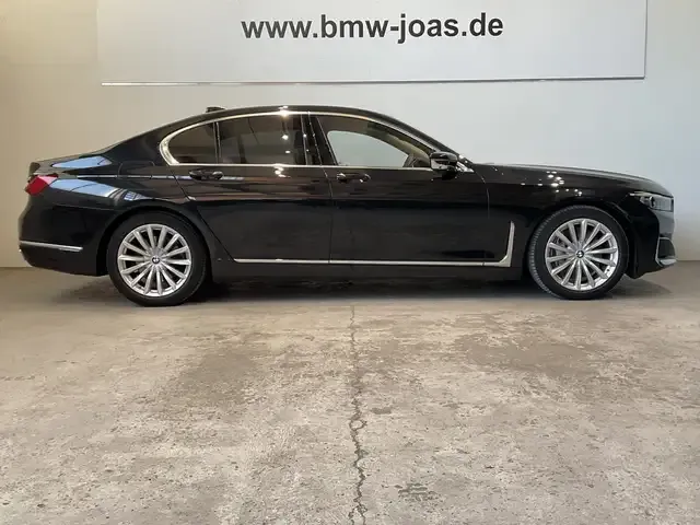 BMW 740