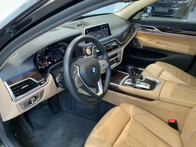 BMW 740