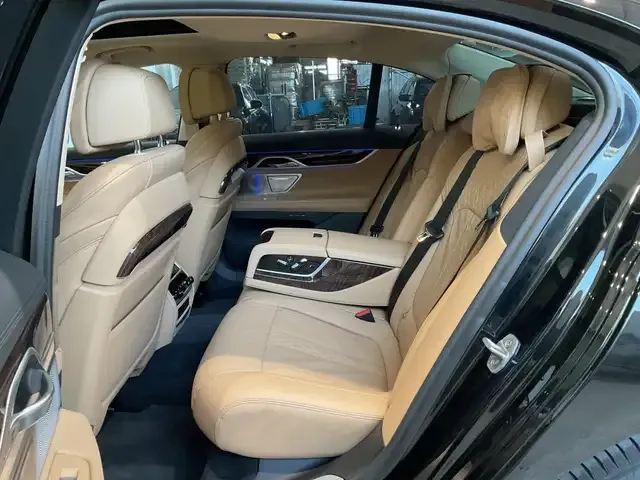 BMW 740