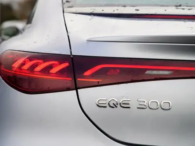 Mercedes-Benz EQE 300