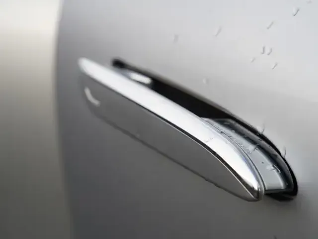 Mercedes-Benz EQE 300