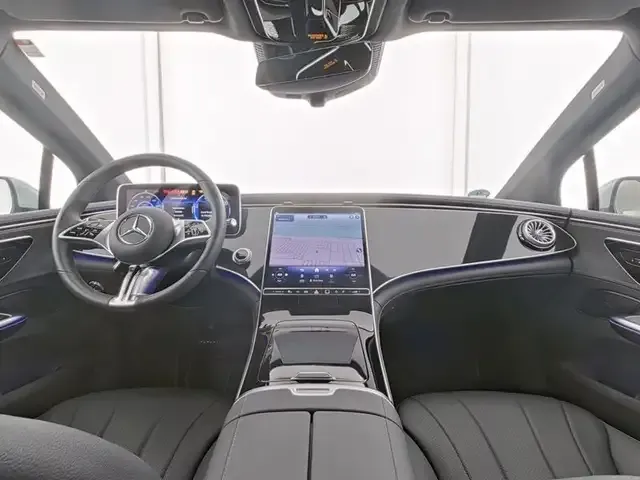 Mercedes-Benz EQE 300