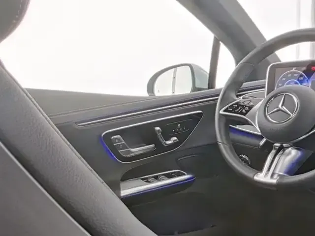 Mercedes-Benz EQE 300
