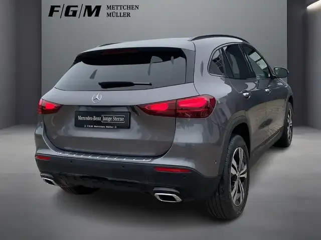 Mercedes-Benz GLA 220