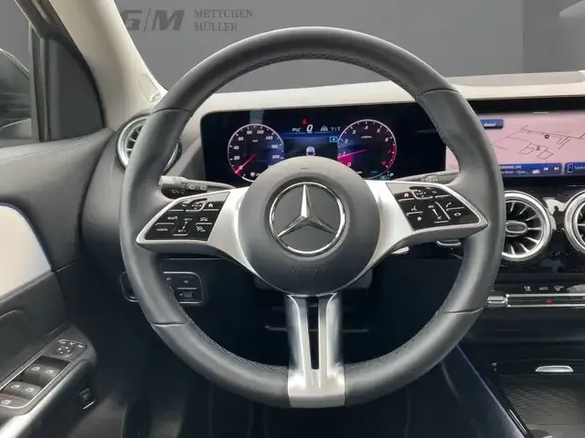 Mercedes-Benz GLA 220