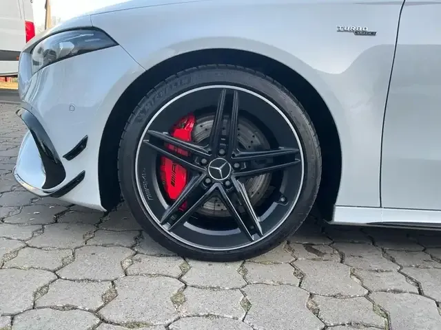 Mercedes-Benz A 45 AMG