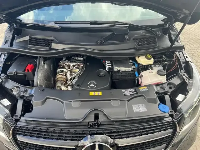 Mercedes-Benz V 250