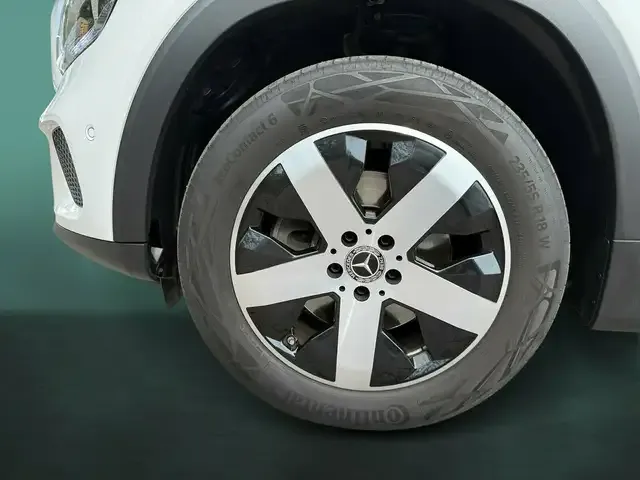 Mercedes-Benz GLB 220