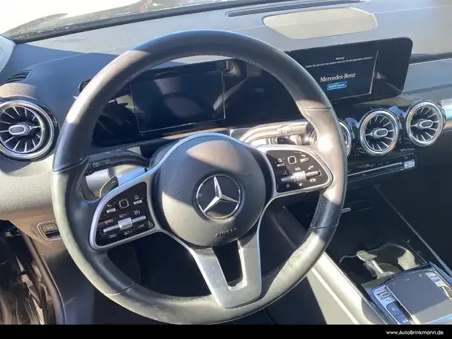 Mercedes-Benz GLB 220