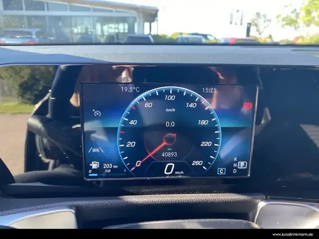 Mercedes-Benz GLB 220