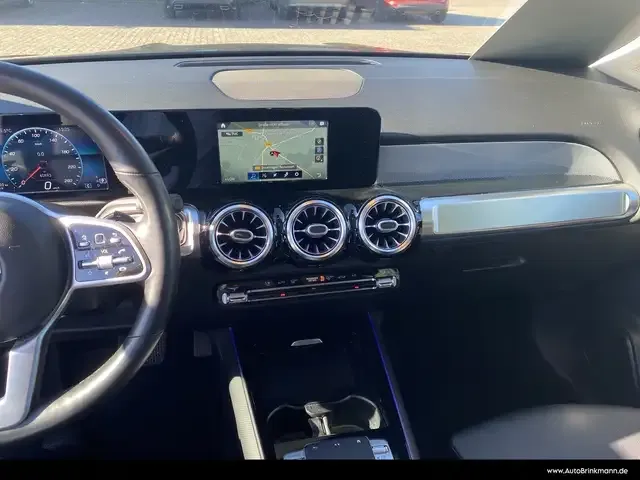 Mercedes-Benz GLB 220