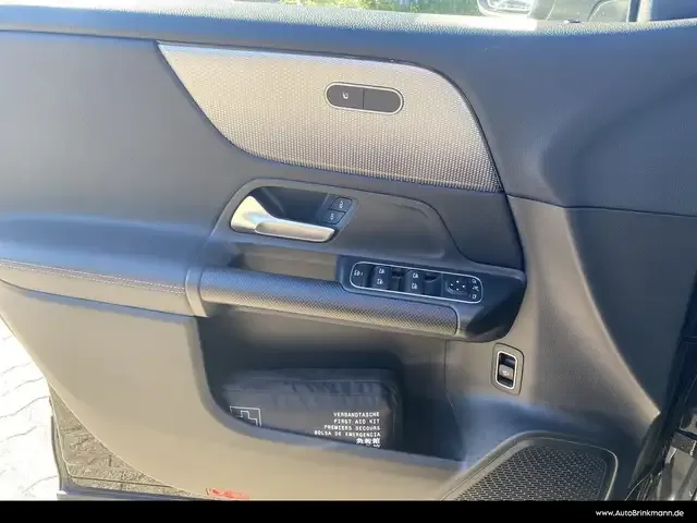 Mercedes-Benz GLB 220