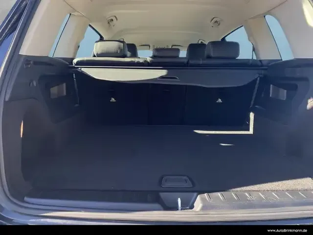 Mercedes-Benz GLB 220