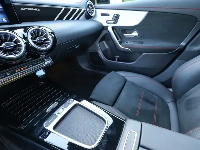 Mercedes-Benz CLA 35 AMG