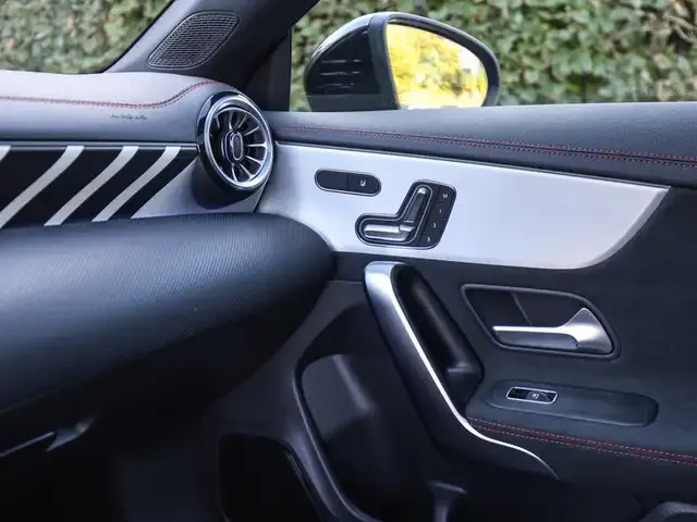 Mercedes-Benz CLA 35 AMG