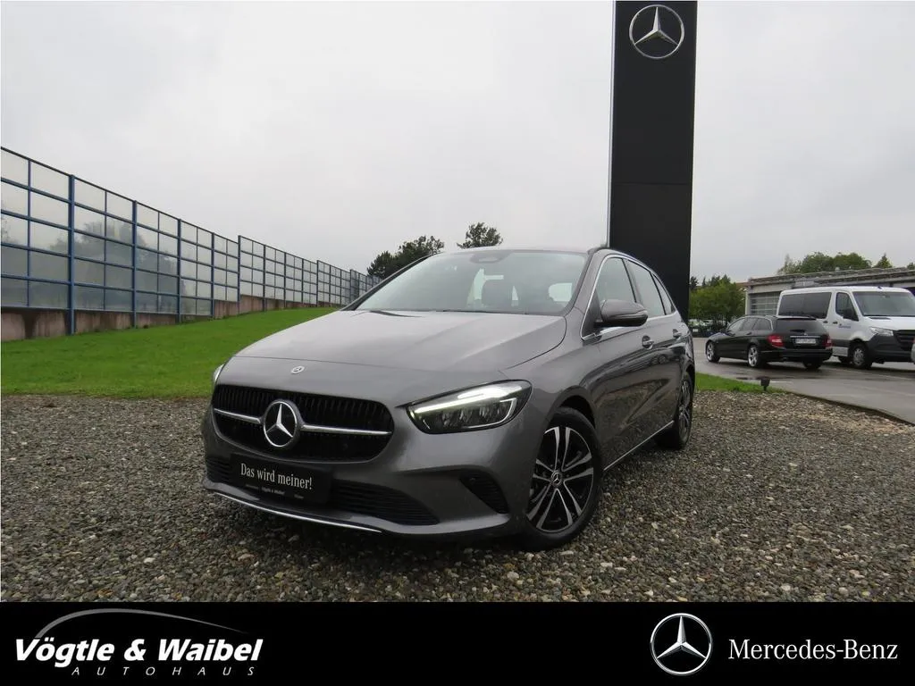 Mercedes-Benz B 180