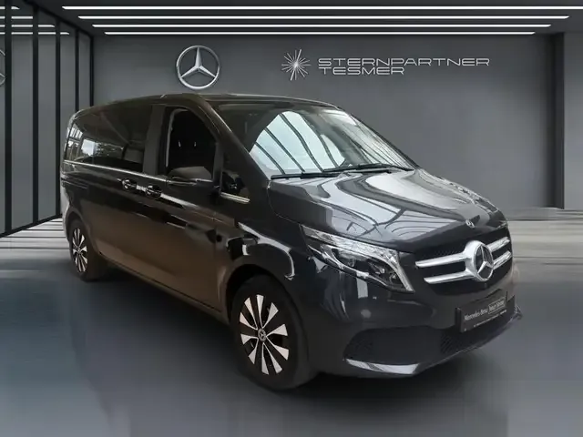 Mercedes-Benz V 220