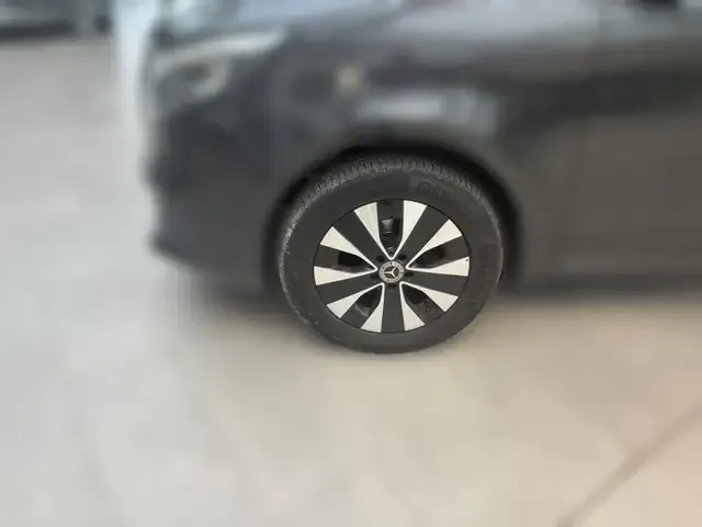 Mercedes-Benz V 220