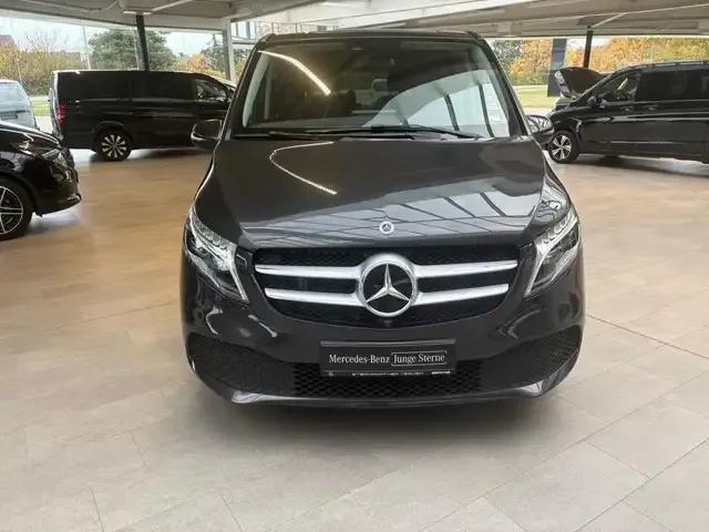 Mercedes-Benz V 220
