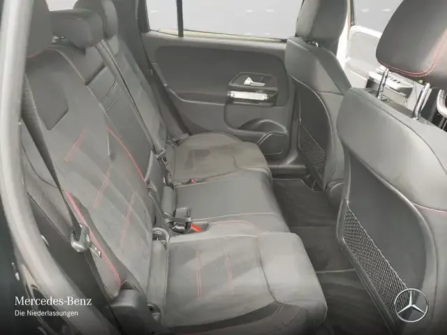 Mercedes-Benz GLB 220