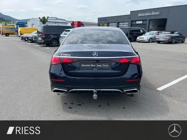 Mercedes-Benz E 220