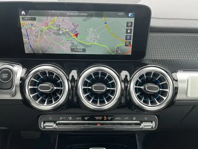 Mercedes-Benz EQB 300