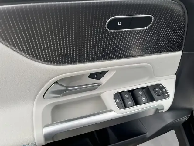 Mercedes-Benz EQB 300