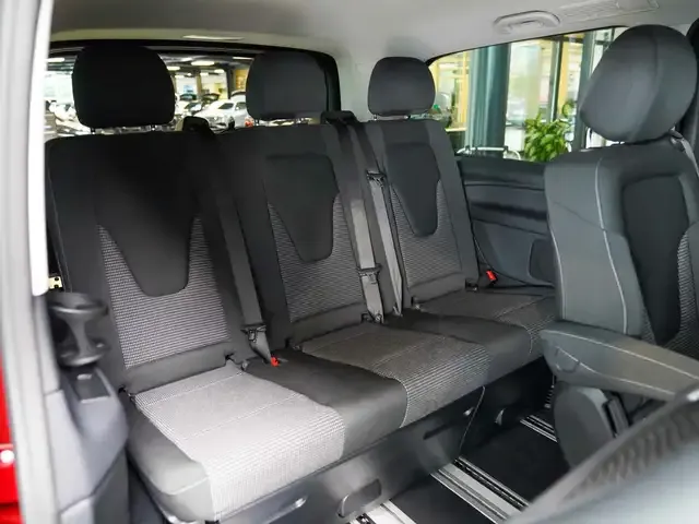 Mercedes-Benz V 220