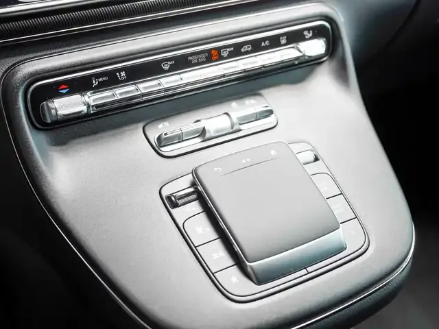 Mercedes-Benz V 220