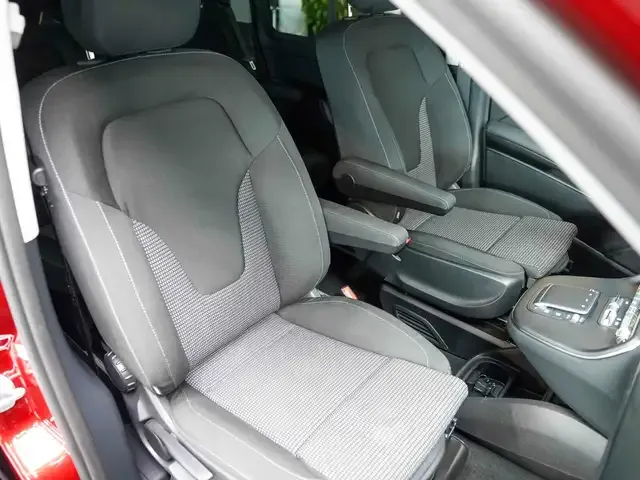 Mercedes-Benz V 220
