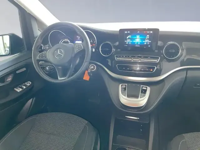 Mercedes-Benz V 220