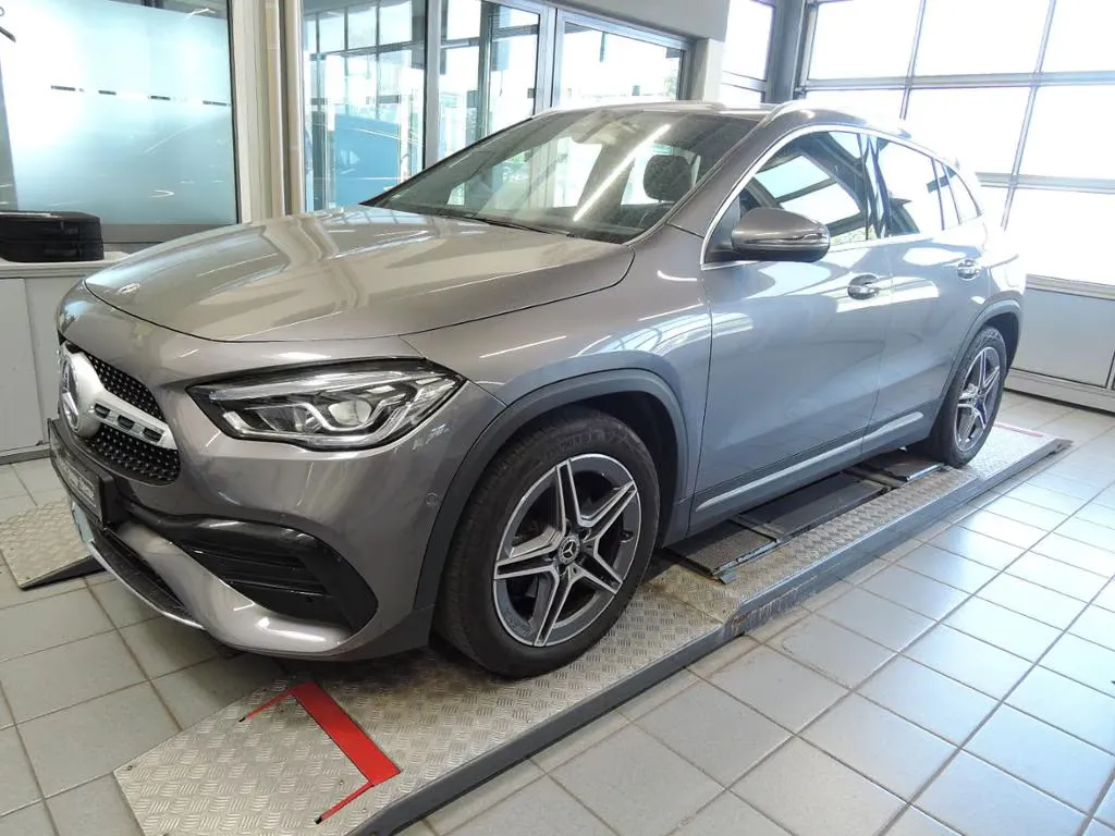 Mercedes-Benz GLA 200
