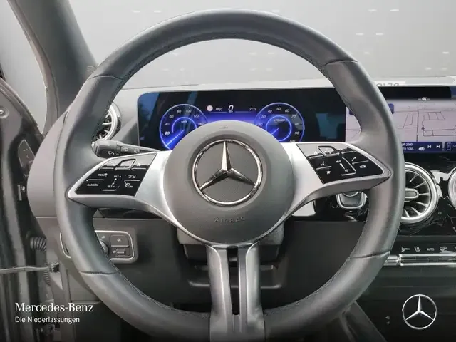 Mercedes-Benz EQA 300