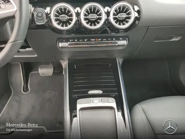 Mercedes-Benz EQA 300