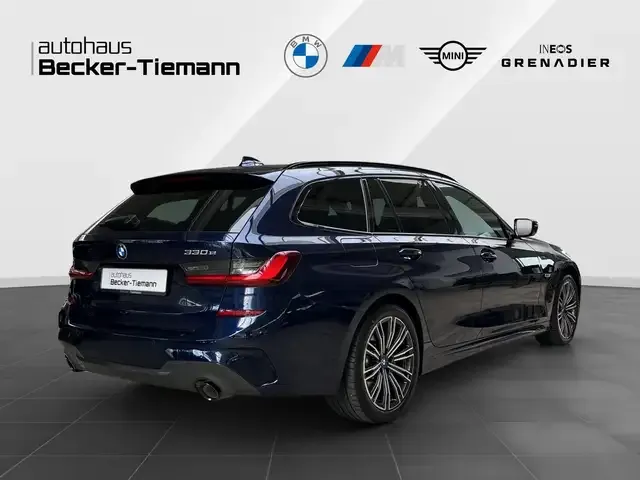 BMW 330
