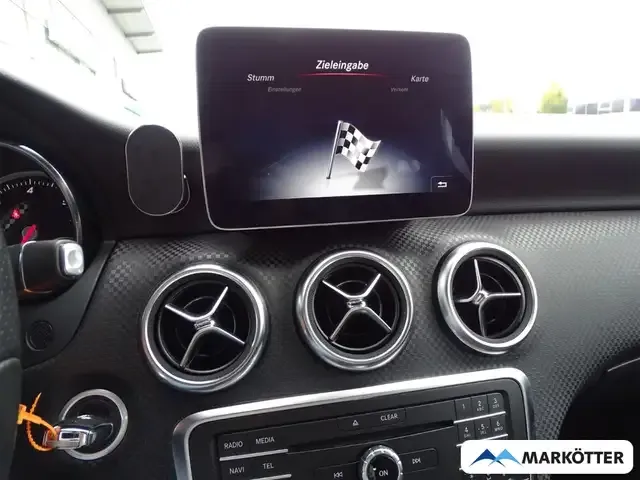 Mercedes-Benz A 220
