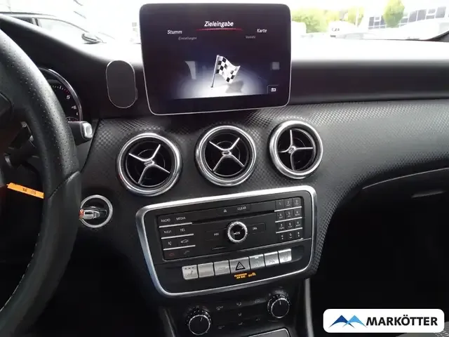 Mercedes-Benz A 220