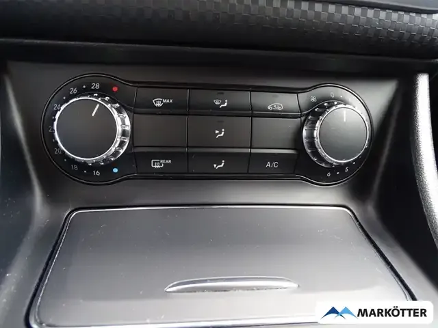 Mercedes-Benz A 220