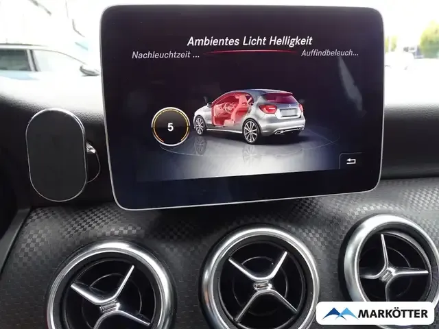 Mercedes-Benz A 220