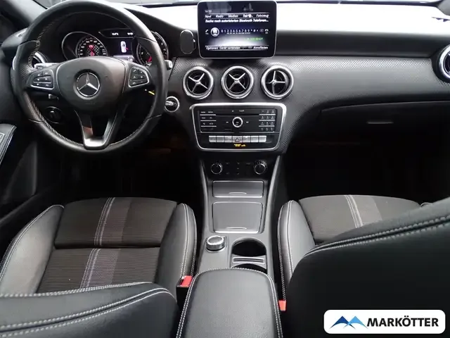 Mercedes-Benz A 220
