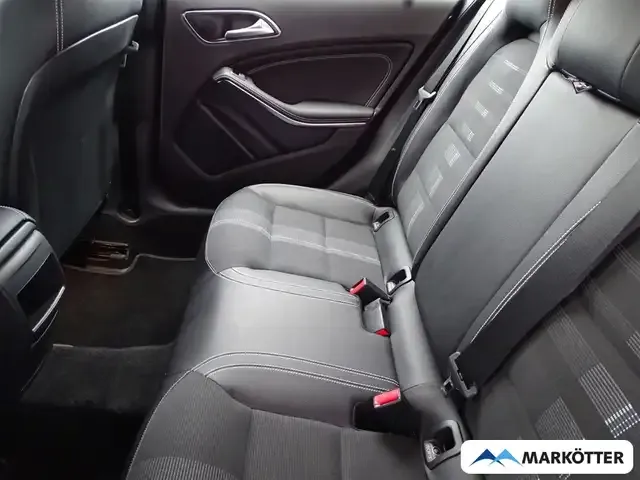 Mercedes-Benz A 220