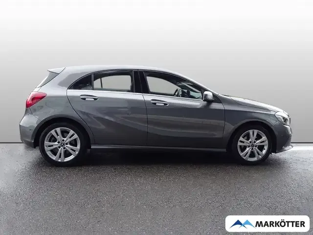 Mercedes-Benz A 220