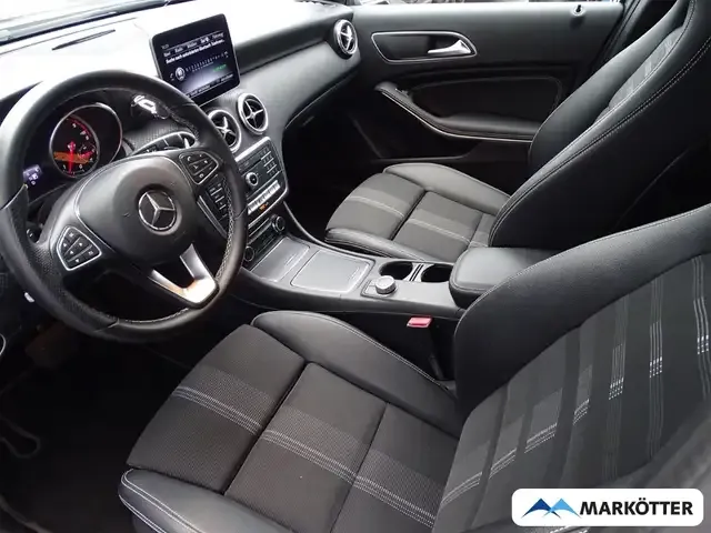 Mercedes-Benz A 220