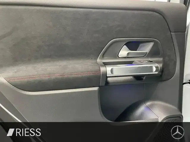 Mercedes-Benz GLB 250