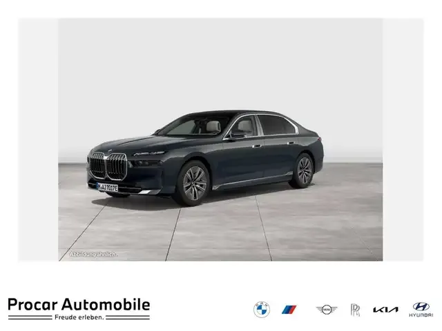 BMW i7
