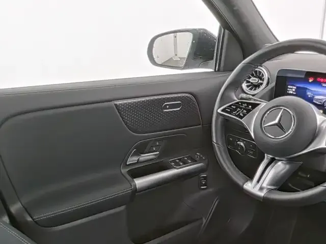 Mercedes-Benz EQA 300