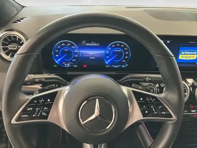 Mercedes-Benz EQA 300