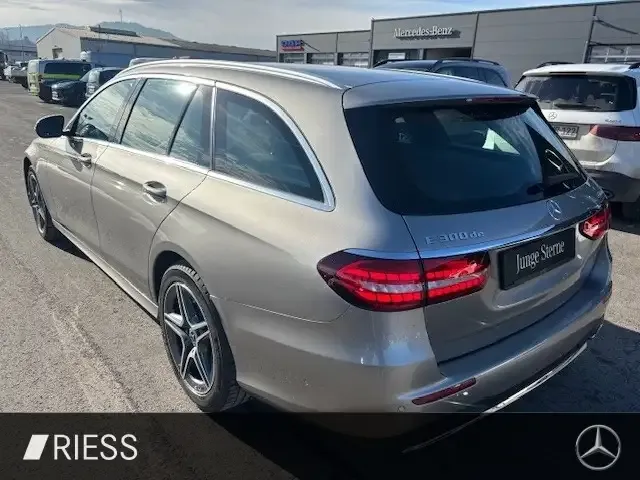 Mercedes-Benz E 300