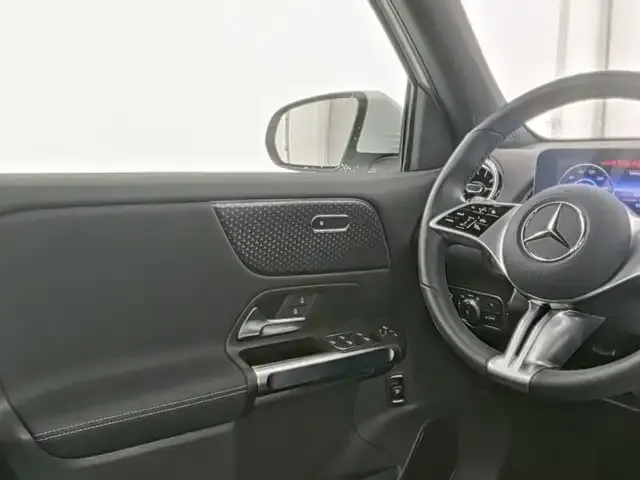 Mercedes-Benz EQB 300